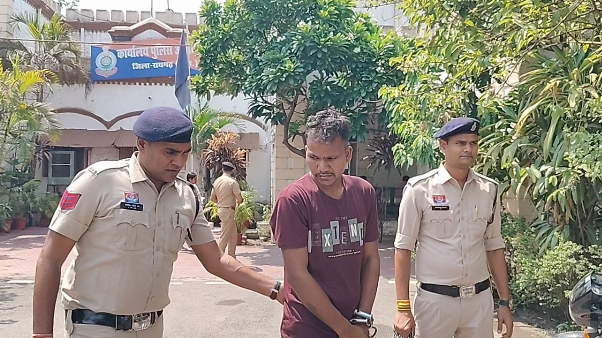 वर्दी का झांसा देकर महिला से बनाए शारीरिक संबंध, फिर प्राइवेट वीडियो कर दिए वायरल, सनकी आशिक गिरफ्तार..!!