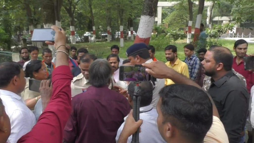 अदानी के गुंडों का आतंक: पत्रकारों पर हमला, पुलिस की खामोशी लोकतंत्र पर काला धब्बा । 3 img 20250806 wa02736358024507230775020