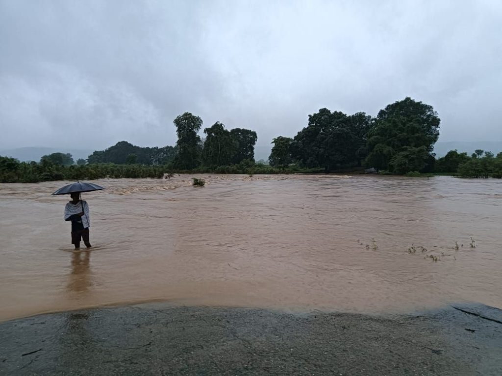 Raigarh news: धरमजयगढ में बारिश का कहर, ऊफान पर नदी- नाले ऊफान पर , थम गया जनजीवन! 3 img 20250823 wa02195630365360030522113