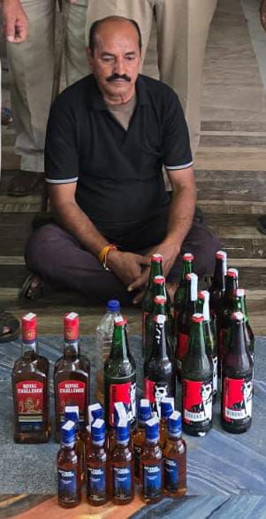 ढाबा की आड़ में अवैध शराब और दुकान में नशीली इंजेक्शन विक्रेताओं का चेहरा हुआ बेनकाब । 2 img 20251011 wa00594479803875491275317